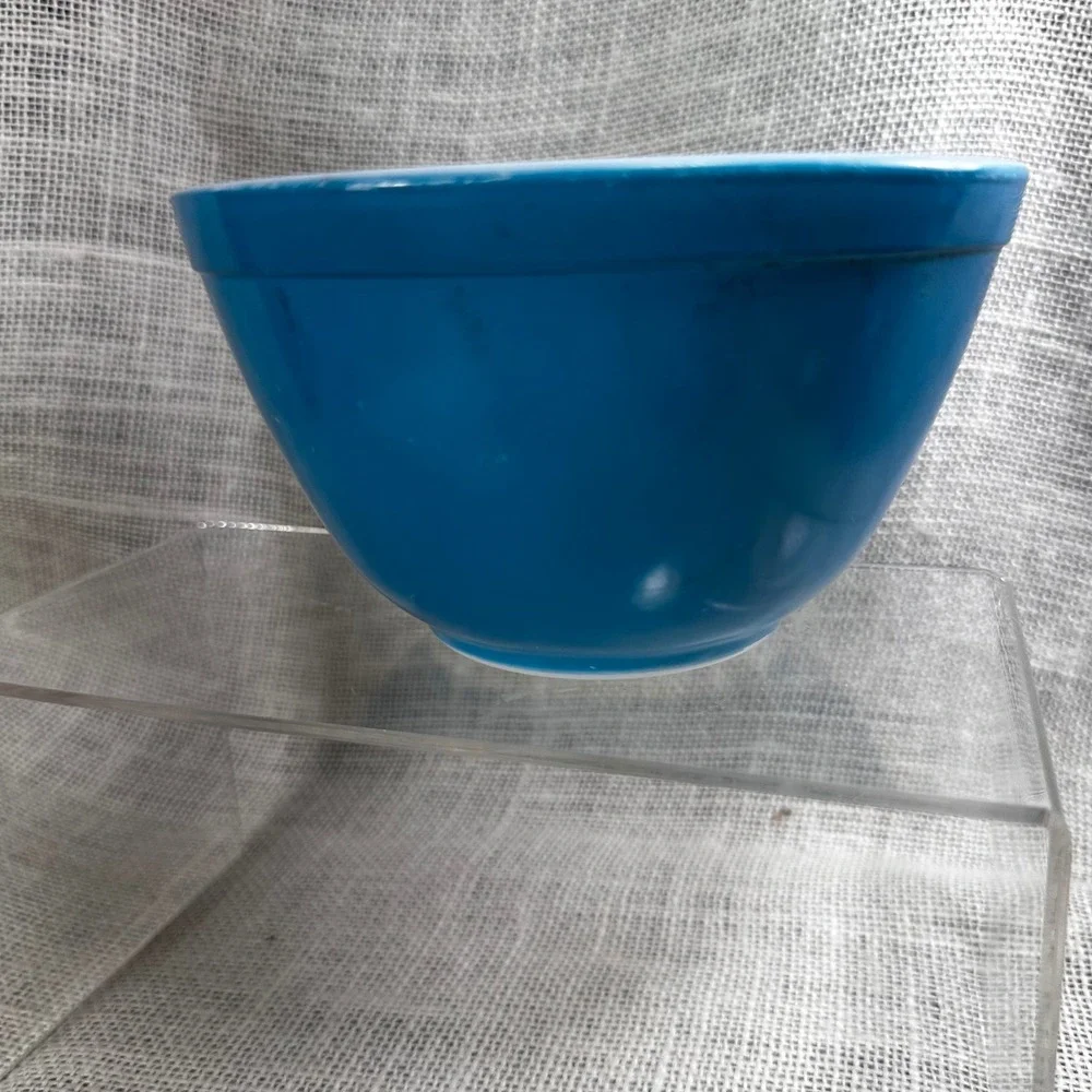 Vintage Pyrex 401 Turquoise Blue Mixing Bowl 1.5 Pint Milk Glass Ovenware USA